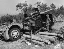 Flak_88_mm_gun_with_ammo_in_Italy_1944.jpg