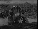 D7A duwt LCT 980 terug de zee in.jpg D7A duwt LCT 980 terug de zee in.jpg