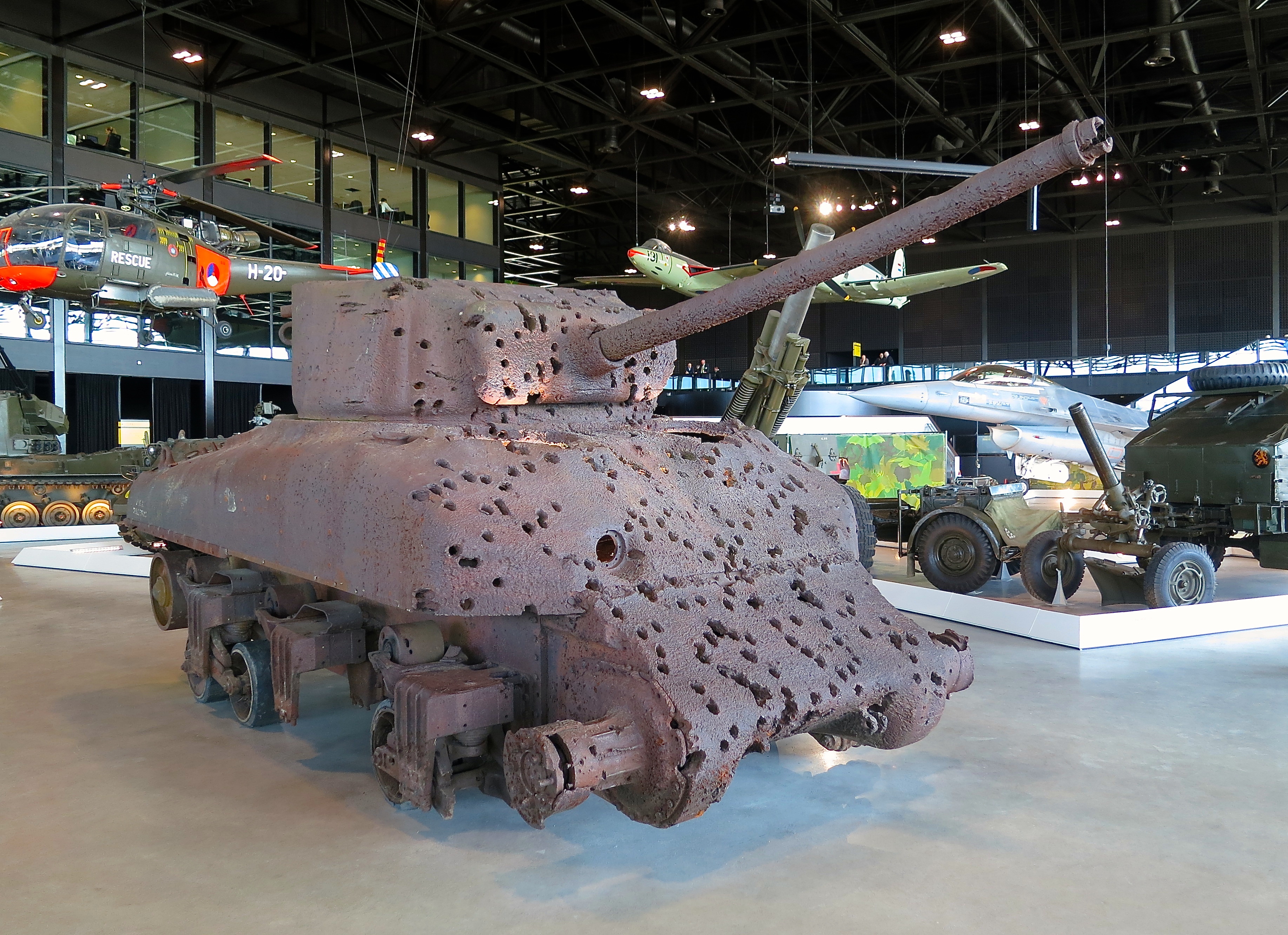 M4A1_Sherman_schietdoel_%2817078417918%29.jpg