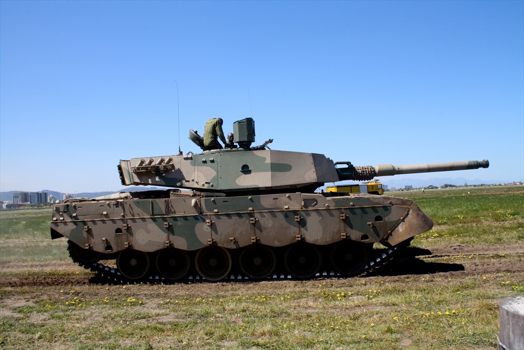 Olifant_Mk_2_Tank_%289689832846%29.jpg