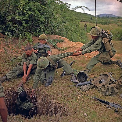 400px-Vietnamtunnel.jpg