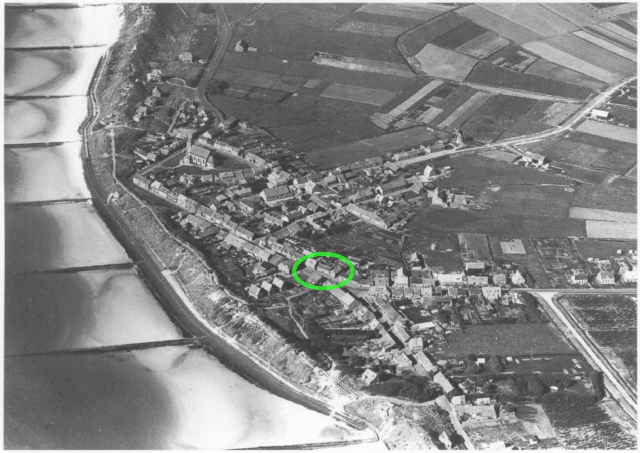 Zoutelande luchtfoto eind jaren 40.jpg